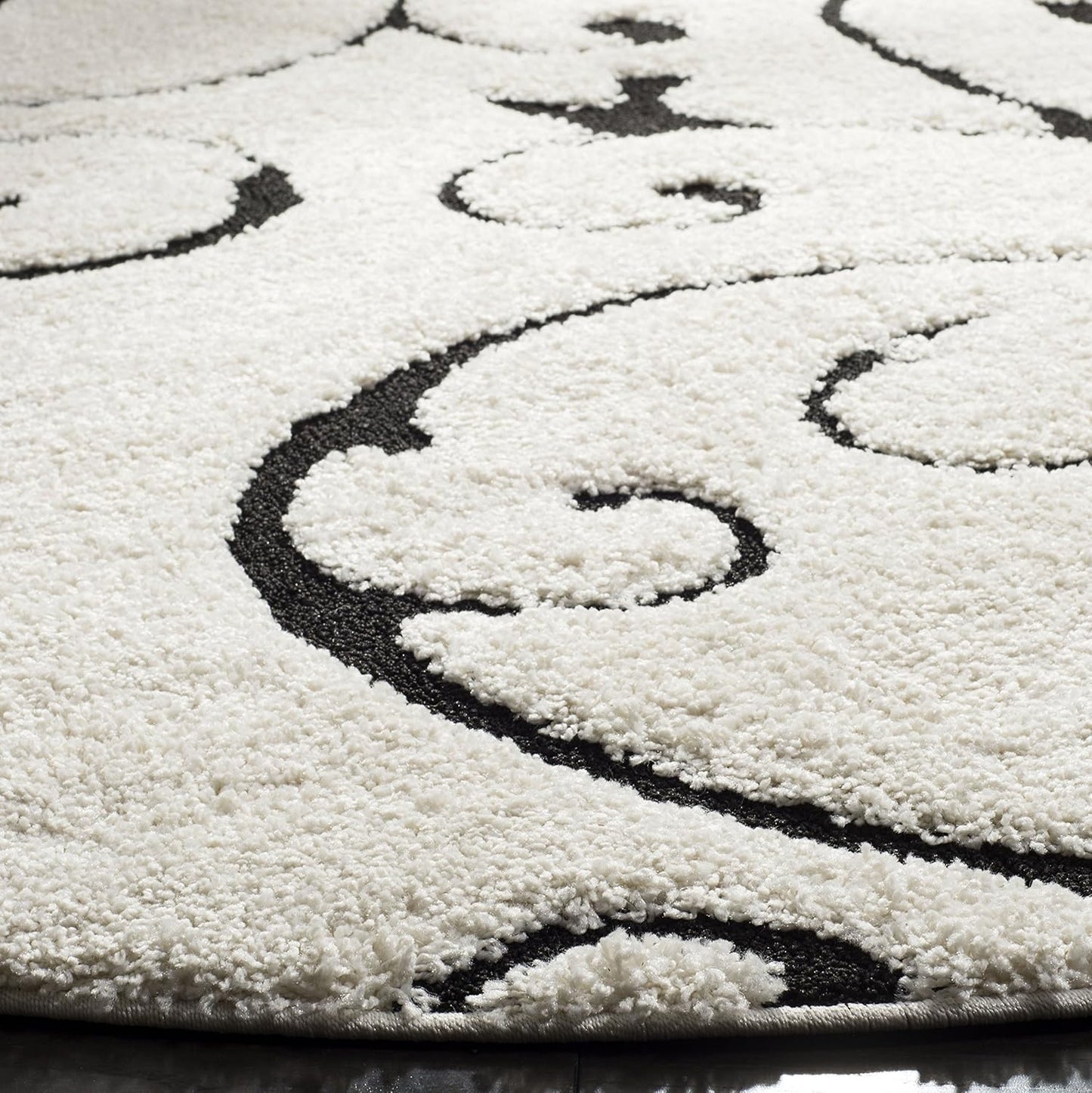 SAFAVIEH Florida Shag Collection Area Rug - 9' Round, Ivory & Black, Scroll Design, Non-Shedding & Easy Care, 1.2-inch Thick Ideal for High Traffic Areas in Living Room, Bedroom (SG455-1290)