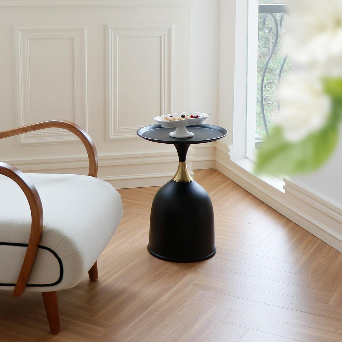 Small Round Pedestal Side Table for Small Spaces, Modern Black Couch End Tables Living Room Corner Drink Table, Unique Circle Metal Accent Martini Tables for Sofa, Recliner, Bedroom