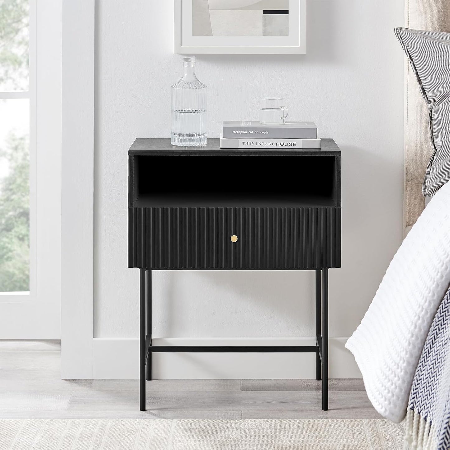 OCANDO Black Night Stand 19" Bedroom Bedside Table, Mid Century Modern Small Nightstand with 1 Fluted Drawer and Storage Shelf, Living Room Slim Sofa Couch Side End Tables Gold Handle