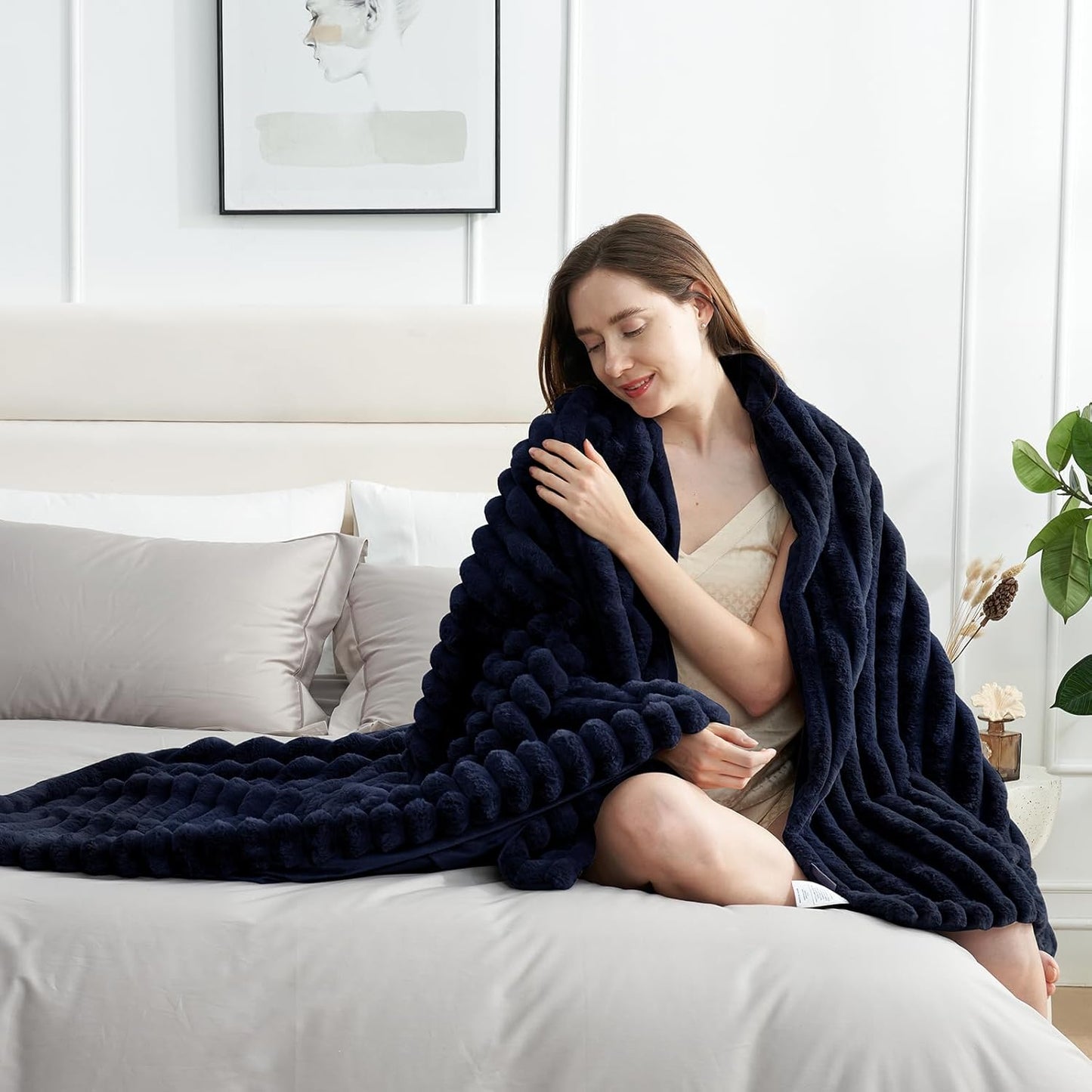 Amélie Home Faux Fur Throw Blanket for Couch, Cozy Fuzzy Fluffy Fur Luxurious Soft Striped Plush Gift Blankets for Family Sofa Chair Bed Living Room Bedroom, 55"x70", Navy Blue