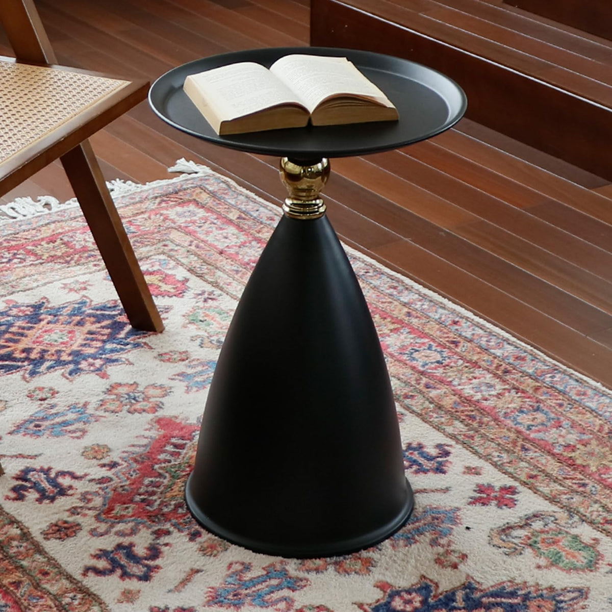 Small Round Black Side Table for Small Spaces, Pedestal Modern Couch End Tables for Living Room, Unique Accent Sofa Drink Table Metal Martini Tables for Recliner, Bedroom