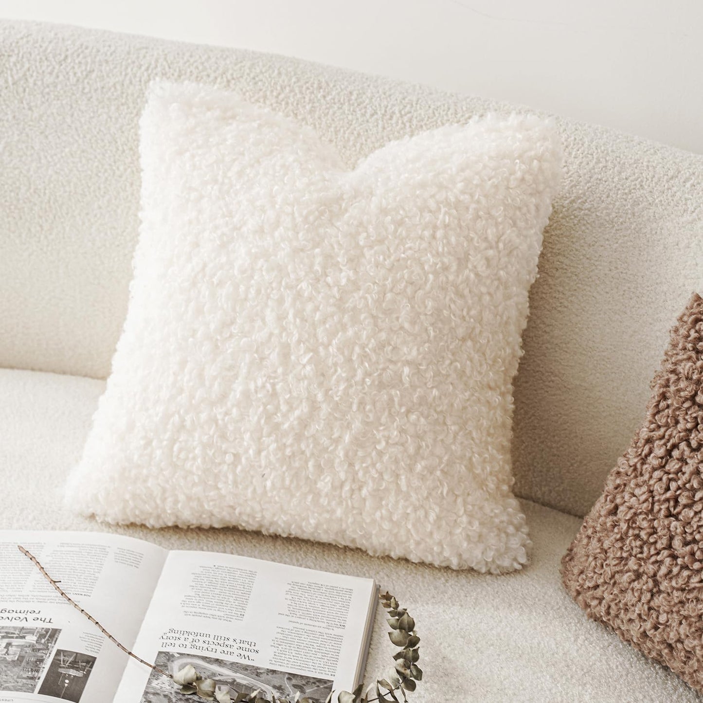 Foindtower 2 Pieces 20x20 Inch White, Faux Fur Throw Pillow Cover Accent Sherpa Pillow Fuzzy Soft Pillowcases Sheepskin Decorative Fleece Cushion Case for Bed Couch Living Room
