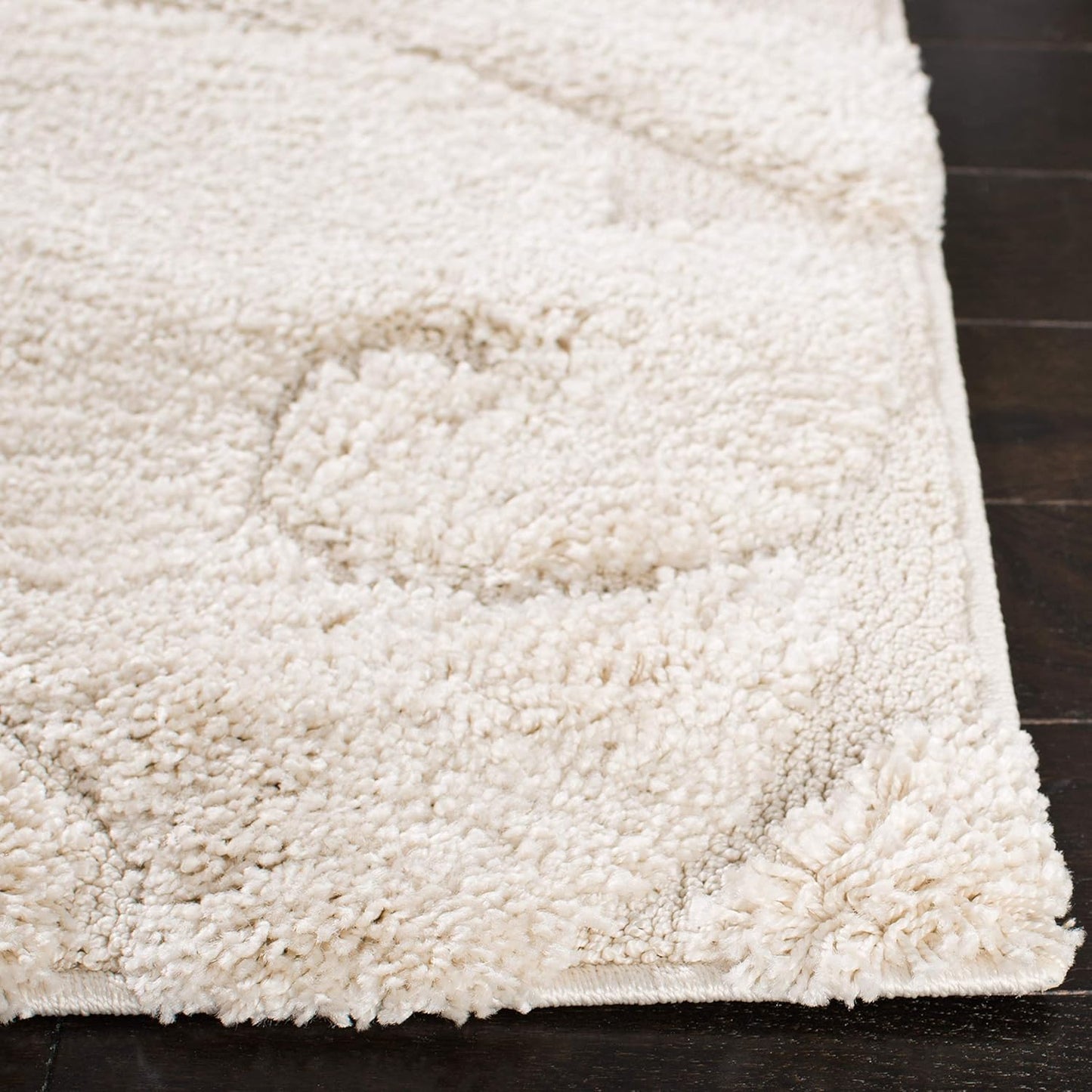 SAFAVIEH Florida Shag Collection Area Rug - 5' Square, Creme & Creme, Scroll Design, Non-Shedding & Easy Care, 1.2-inch Thick Ideal for High Traffic Areas in Living Room, Bedroom (SG455-1111)