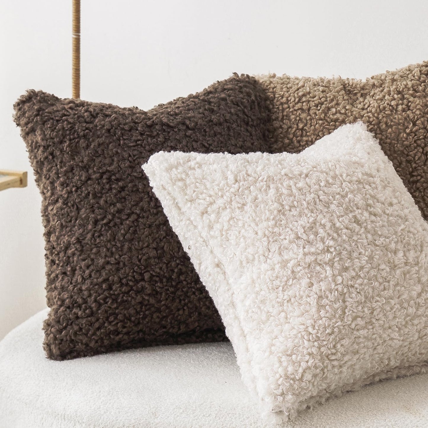 Foindtower 2 Pieces 22x22 Inch Chocolate, Faux Fur Throw Pillow Cover Accent Sherpa Pillow Fuzzy Soft Pillowcases Sheepskin Decorative Fleece Cushion Case for Bed Couch Living Room