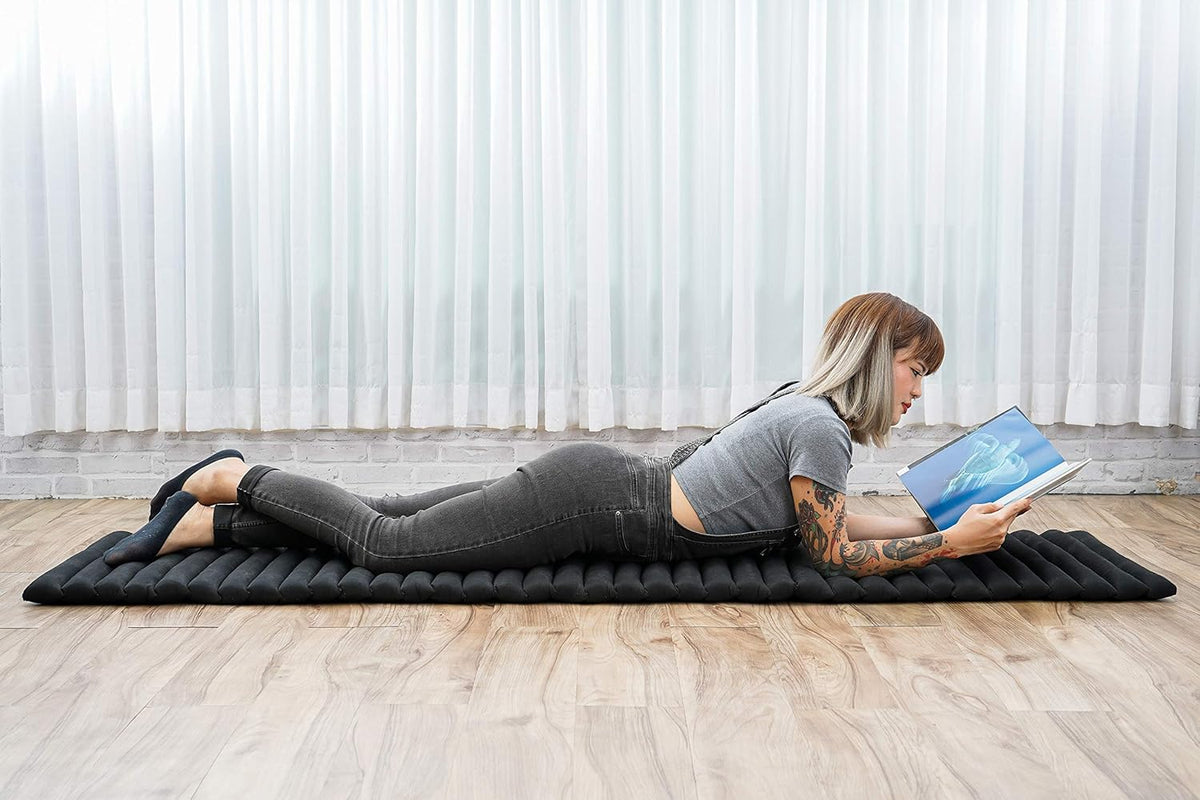 Leewadee - Foldable Floor Mattress - Japanese Roll Up Futon -Trifold Tatami Mat- Guest Floor Bed - Camping Mattress - Thai Massage Mat, Kapok Filled, 75 x 20 inches, Black