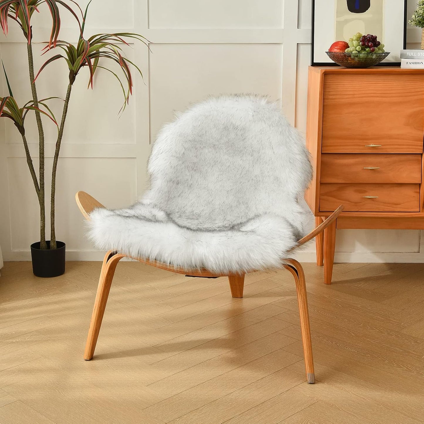 duduta White Black Faux Sheepskin Throw Rug 2x3 ft, Fluffy Shag Fur Chair Cover Small Bedside Dorm Rug Non Slip Machine Washable