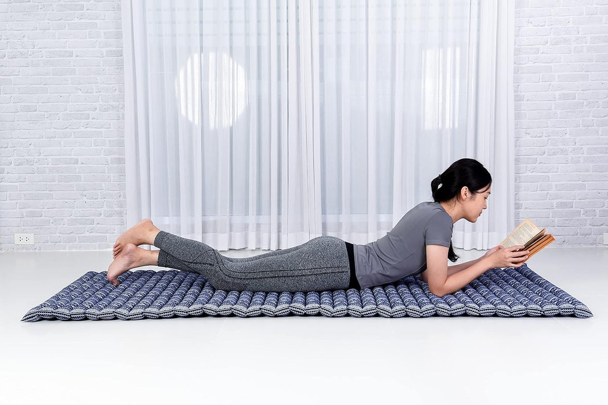 Leewadee - Foldable Floor Mattress - Japanese Roll Up Futon -Trifold Tatami Mat- Guest Floor Bed - Camping Mattress - Thai Massage Mat, Kapok Filled, 75 x 28 inches, Blue White