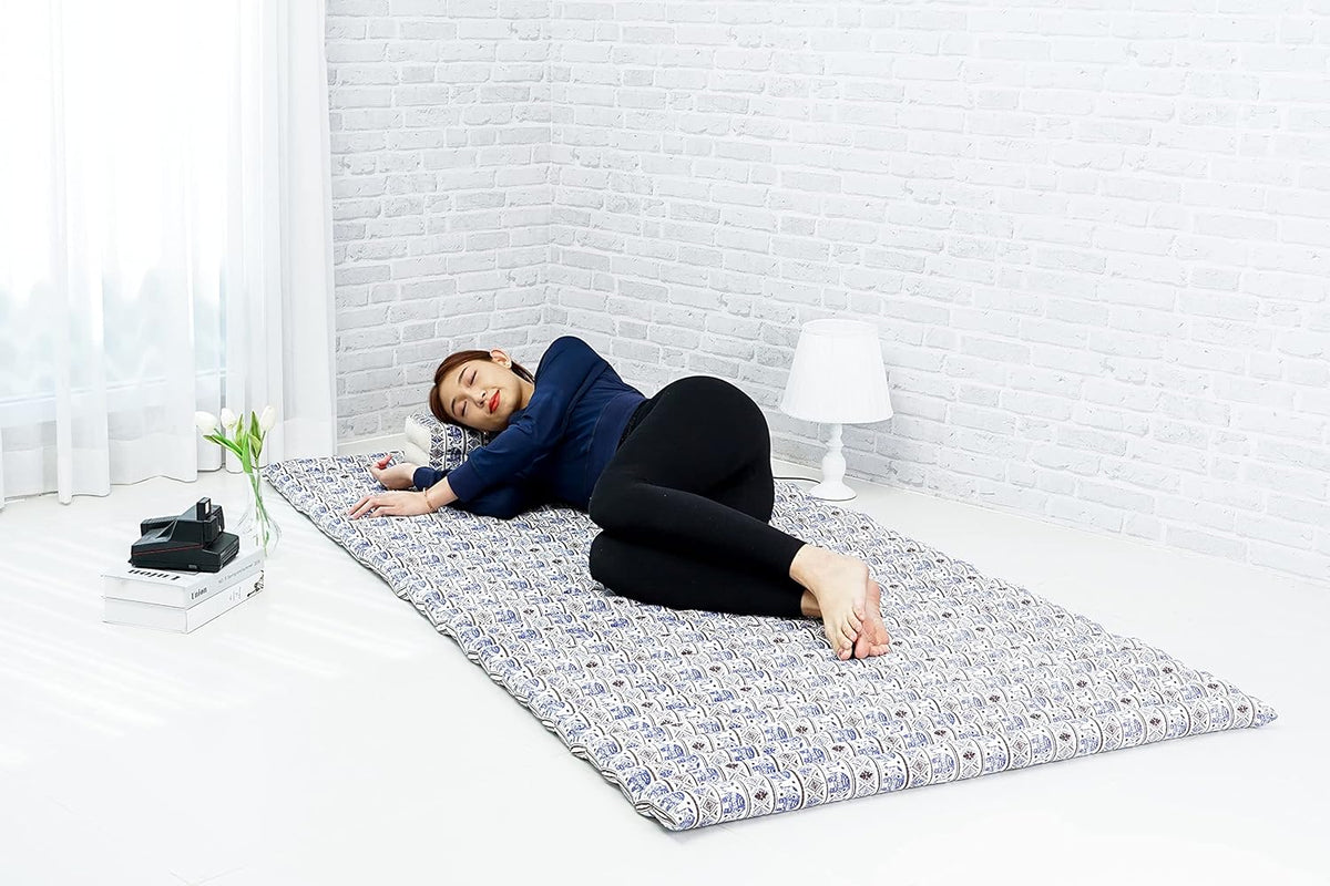 Leewadee - Kapok Roll Mat – Handcrafted Folding Sleep & Relaxation Mattress from Thailand, Ideal as Guest Bed, Camping Mat, Yoga Mat or Traditional Futon, 75 x 39 inches, Blue White
