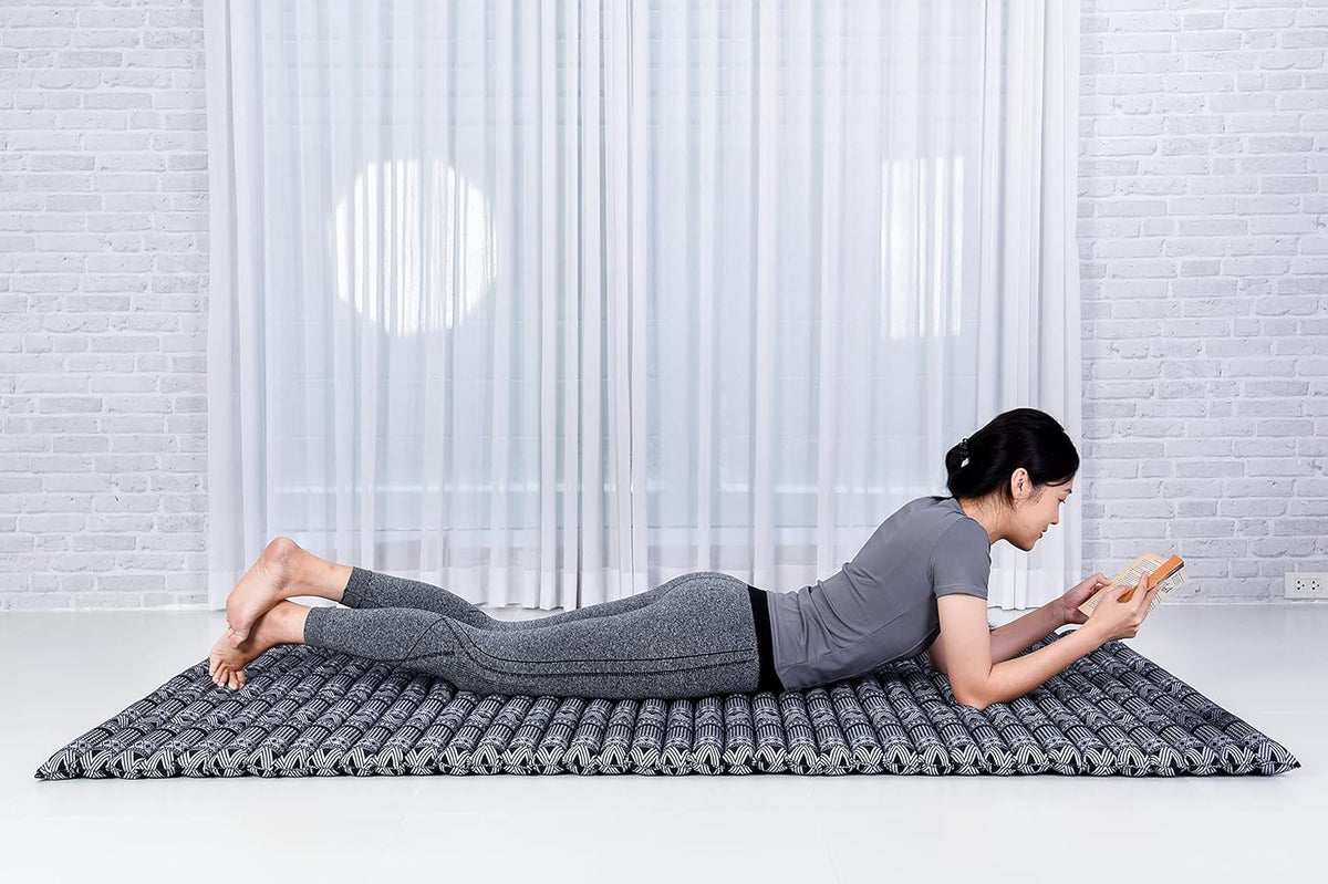 Leewadee - Kapok Roll Mat – Handcrafted Folding Sleep & Relaxation Mattress from Thailand, Ideal as Guest Bed, Camping Mat, Yoga Mat or Traditional Futon, 75 x 39 inches, Black White
