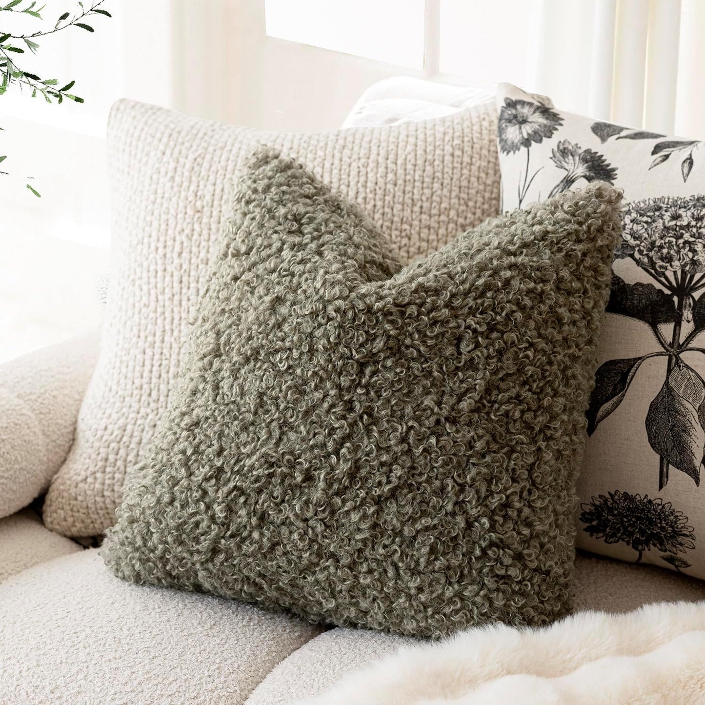 Foindtower 2 Pieces 22x22 Inch Sage Green, Faux Fur Throw Pillow Cover Accent Sherpa Pillow Fuzzy Soft Pillowcases Sheepskin Decorative Fleece Cushion Case for Bed Couch Living Room