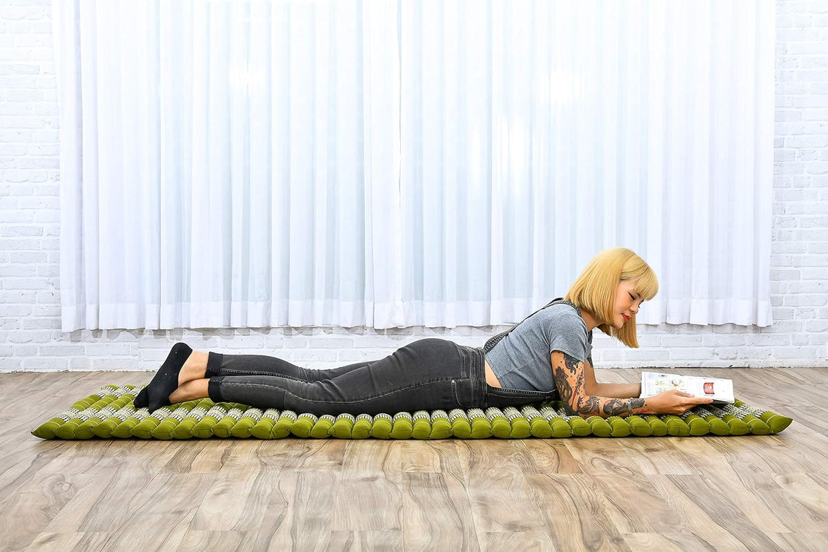 Leewadee - Foldable Floor Mattress - Japanese Roll Up Futon -Trifold Tatami Mat- Guest Floor Bed - Camping Mattress - Thai Massage Mat, Kapok Filled, 75 x 28 inches, Green