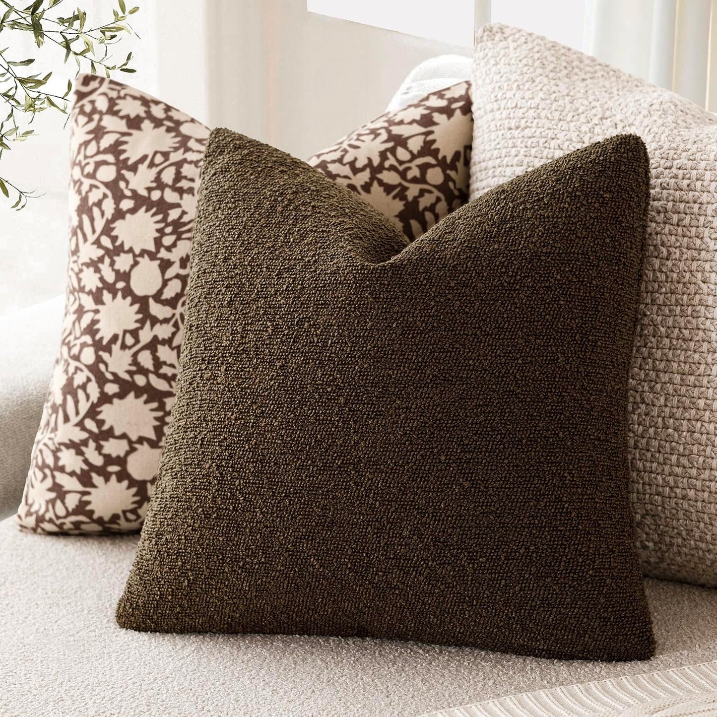 Foindtower Pack of 2 Textured Boucle Throw Pillow Covers Accent Solid Decorative Pillow Cases Cozy Woven Couch Cushion Case for Sofa Bedroom Living Room Home Decor 20x20 Inch Chocolate