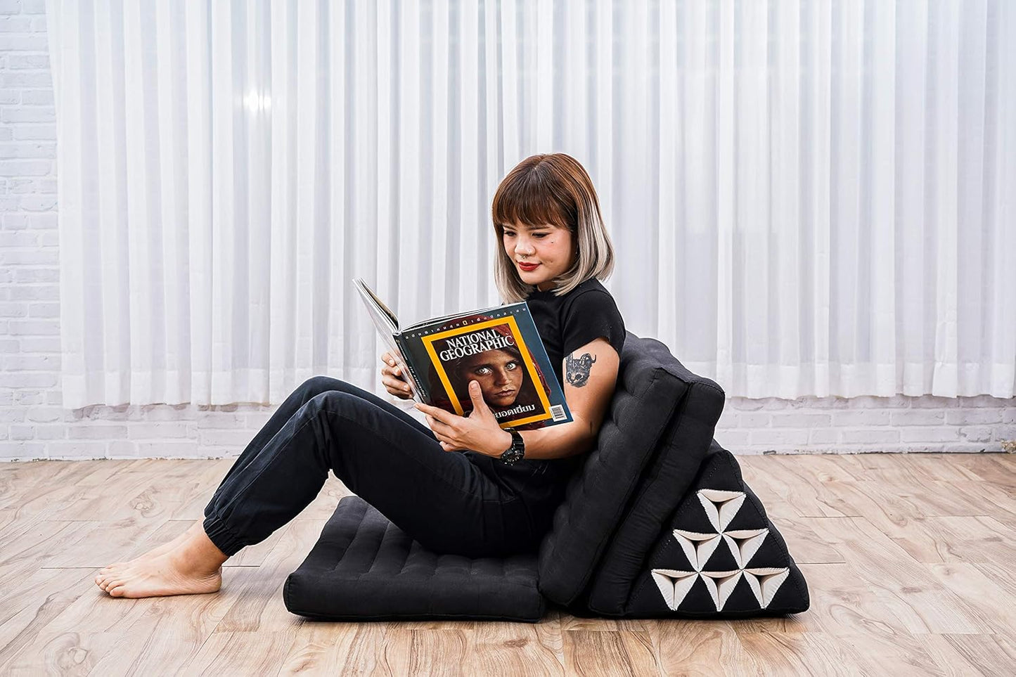 Leewadee 3-Fold Mat XXL with Triangle Cushion – Firm TV Pillow, Foldable Mattress with Cushion Made of Eco-Friendly Kapok, 67 x 31 inches, Black
