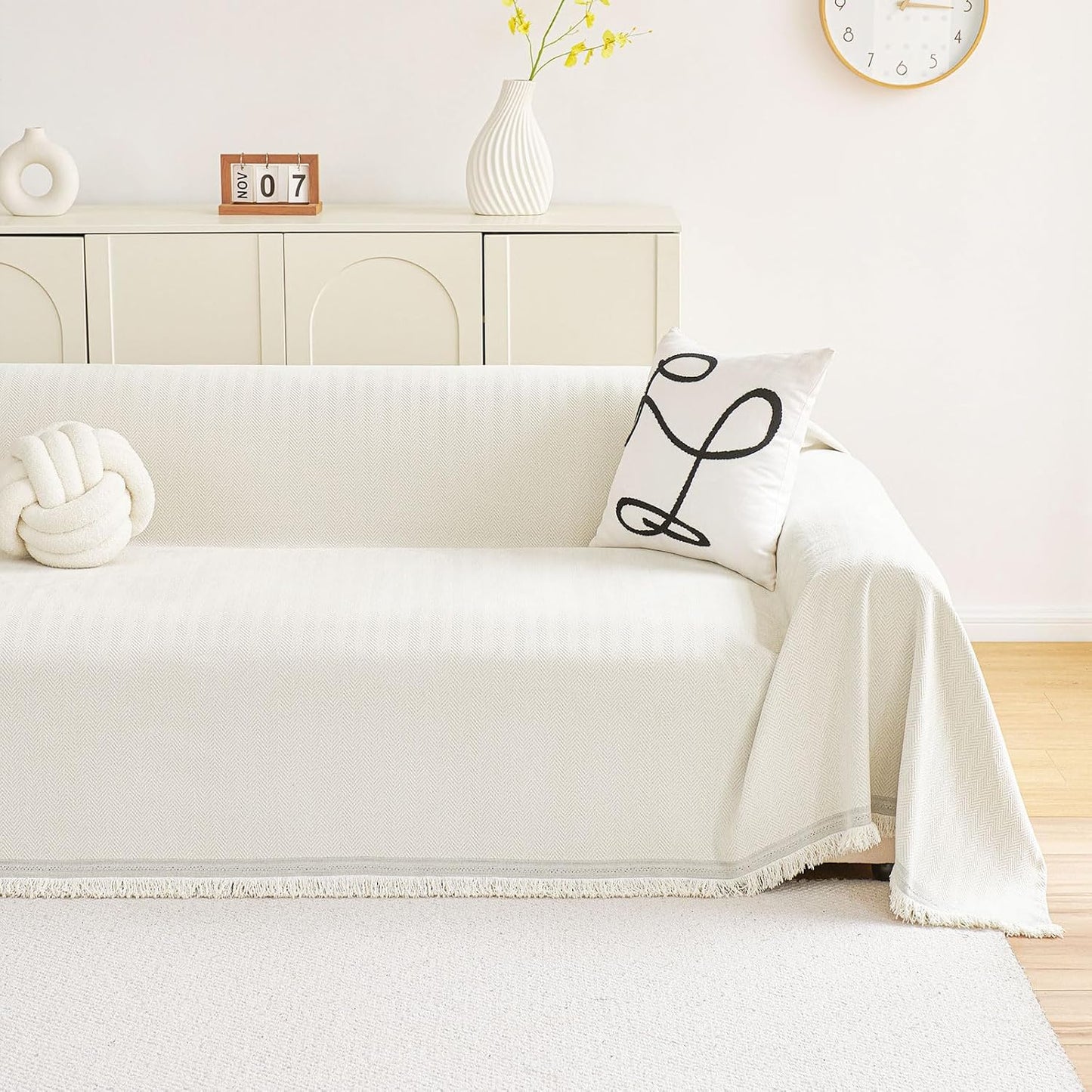 hyha Couch Cover for Dogs, Boho Sofa Covers for 3 Cushion Couch Washable, Chenille Sofa Slipcover for Pets, Soft Loveseat Sectional Couch Throw Blankets with Tassels (Beige, 88.5x118 Inch)