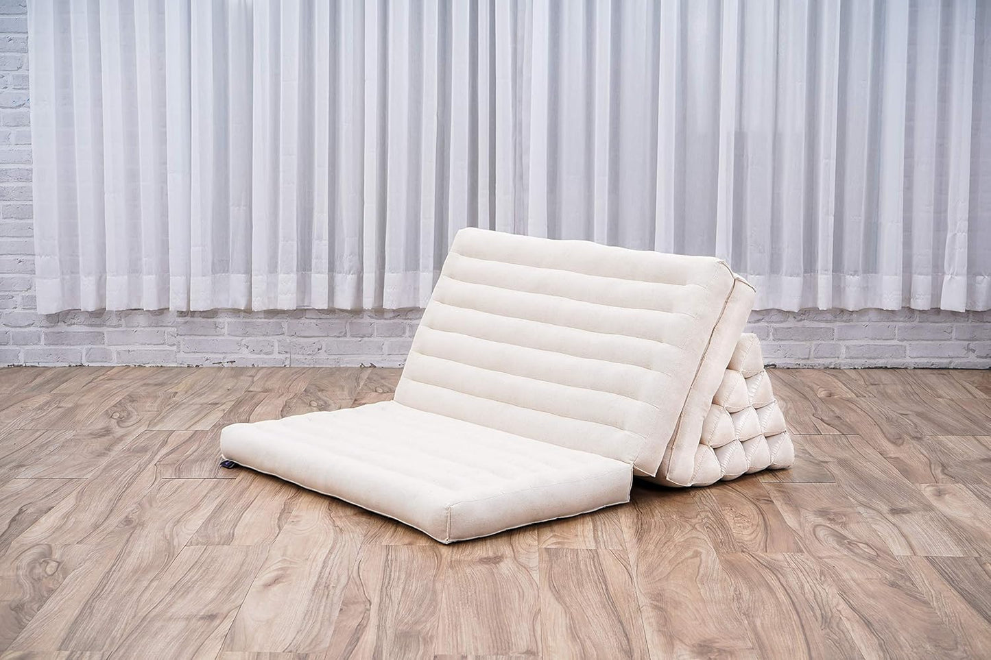 Leewadee 3-Fold Mat XXL with Triangle Cushion – Firm TV Pillow, Foldable Mattress with Cushion Made of Eco-Friendly Kapok, 67 x 31 inches, Ecru