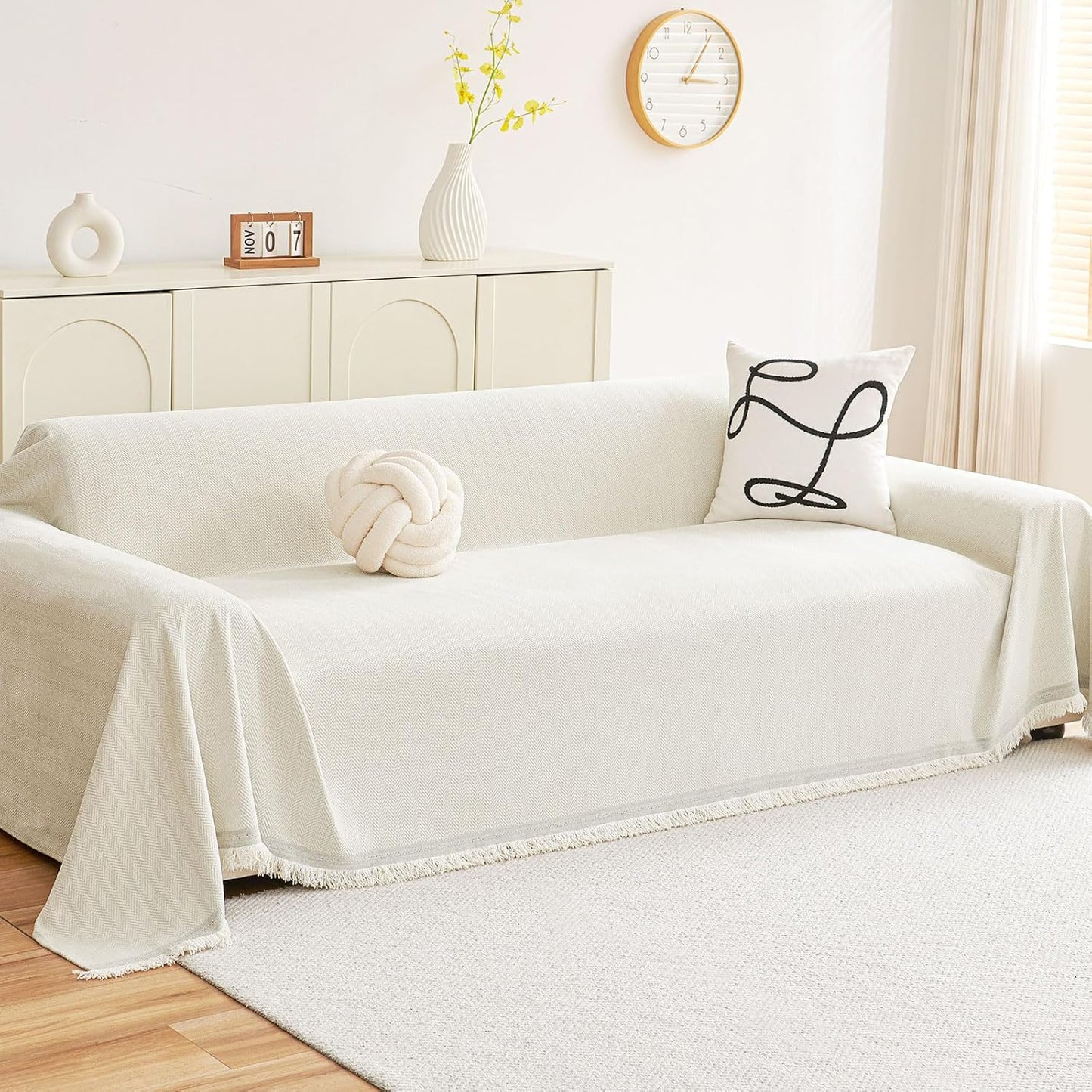 hyha Couch Cover for Dogs, Boho Sofa Covers for 3 Cushion Couch Washable, Chenille Sofa Slipcover for Pets, Soft Loveseat Sectional Couch Throw Blankets with Tassels (Beige, 71x134 Inch)