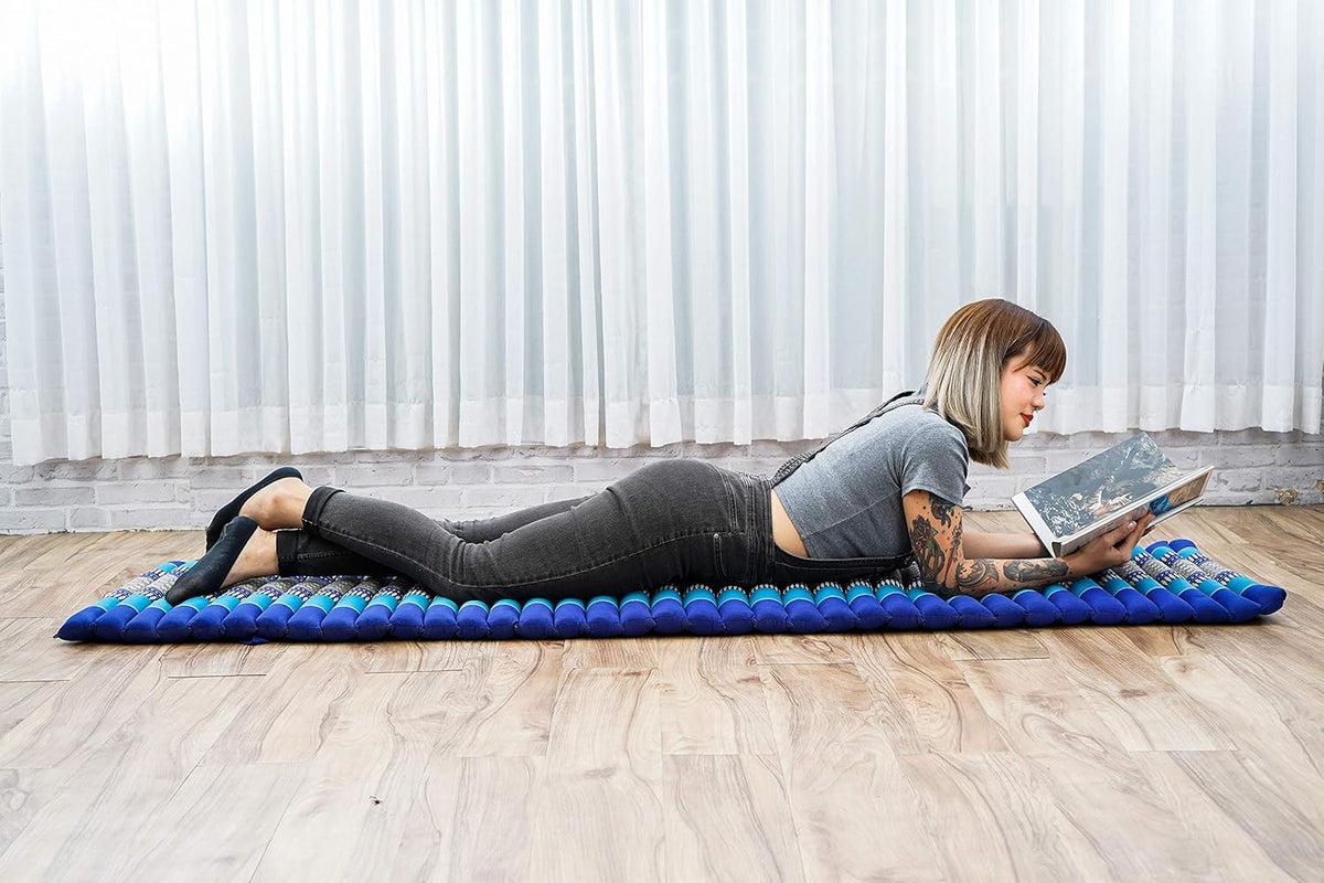 Leewadee - Foldable Floor Mattress - Japanese Roll Up Futon -Trifold Tatami Mat- Guest Floor Bed - Camping Mattress - Thai Massage Mat, Kapok Filled, 75 x 20 inches, Blue