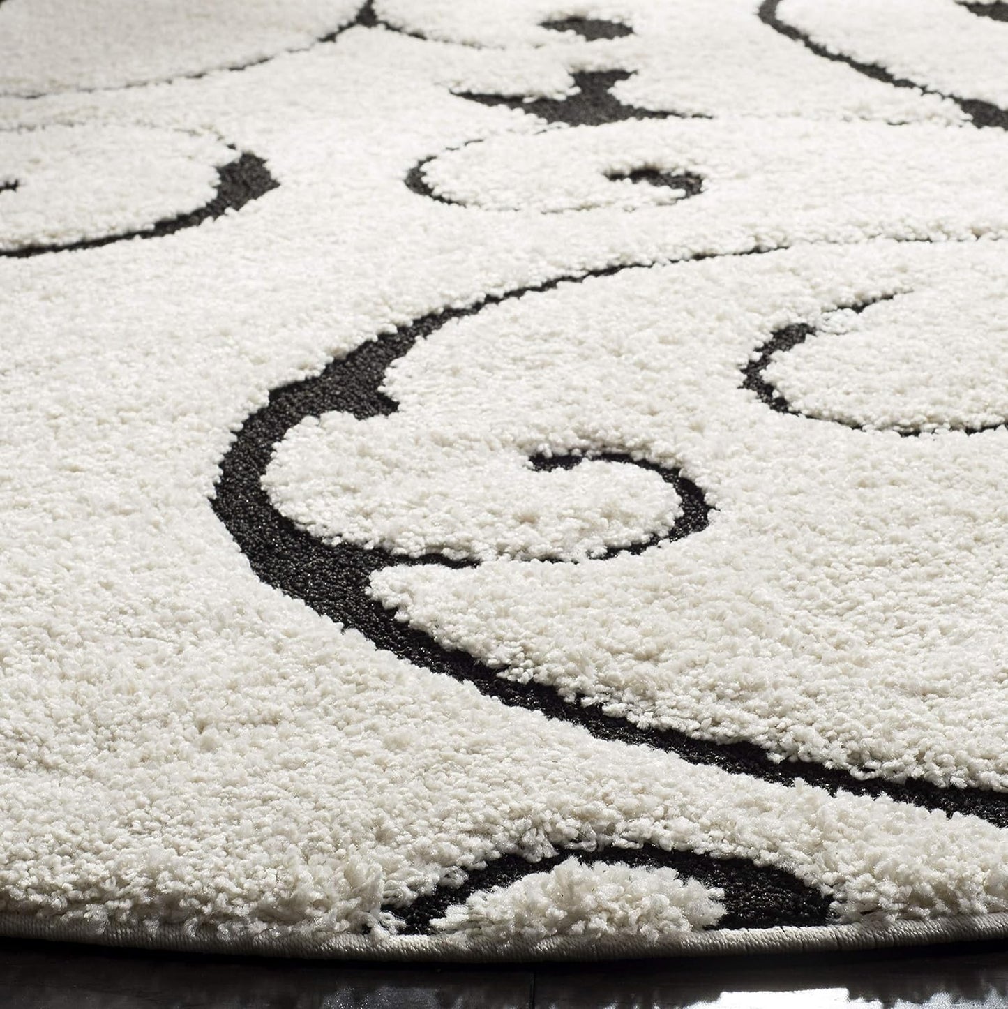 SAFAVIEH Florida Shag Collection 4' Round Ivory / Black SG455 Scrolling Vine Graceful Swirl Textured Non-Shedding Living Room Bedroom Dining Room Entryway Plush 1.2-inch Thick Area Rug