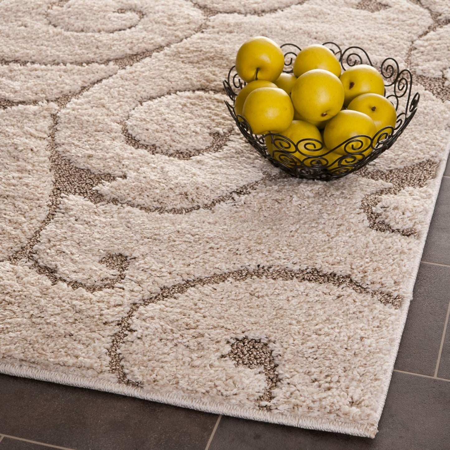 SAFAVIEH Florida Shag Collection Accent Rug - 3'3" x 5'3", Grey, Scroll Design, Non-Shedding & Easy Care, 1.2-inch Thick Ideal for High Traffic Areas in Entryway, Living Room, Bedroom (SG455-8013)