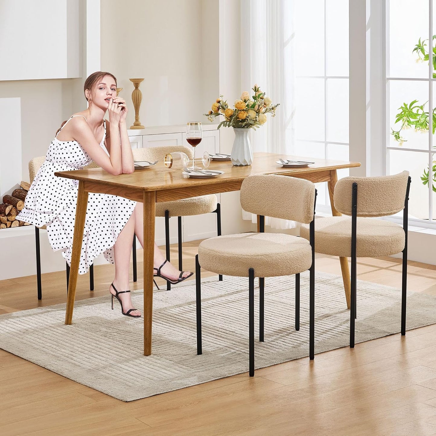 Dining Chairs Set of 4, Beige Boucle Dining Chair, Curved Backrest Upholstered Dining Room Chairs with Black Metal Legs, Mid Century Modern Dining Chairs for Kitchen, Living Room, Beige