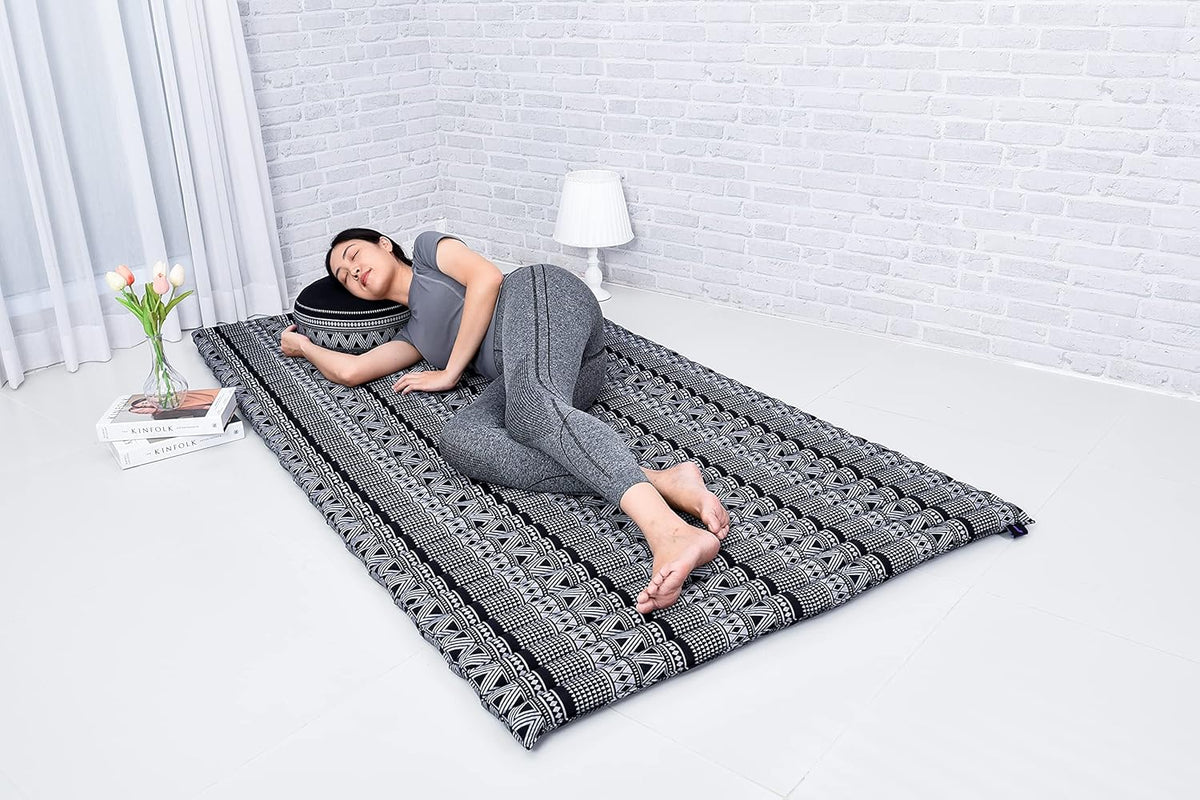 Leewadee - Kapok Roll Mat – Handcrafted Folding Sleep & Relaxation Mattress from Thailand, Ideal as Guest Bed, Camping Mat, Yoga Mat or Traditional Futon, 75 x 39 inches, Black White