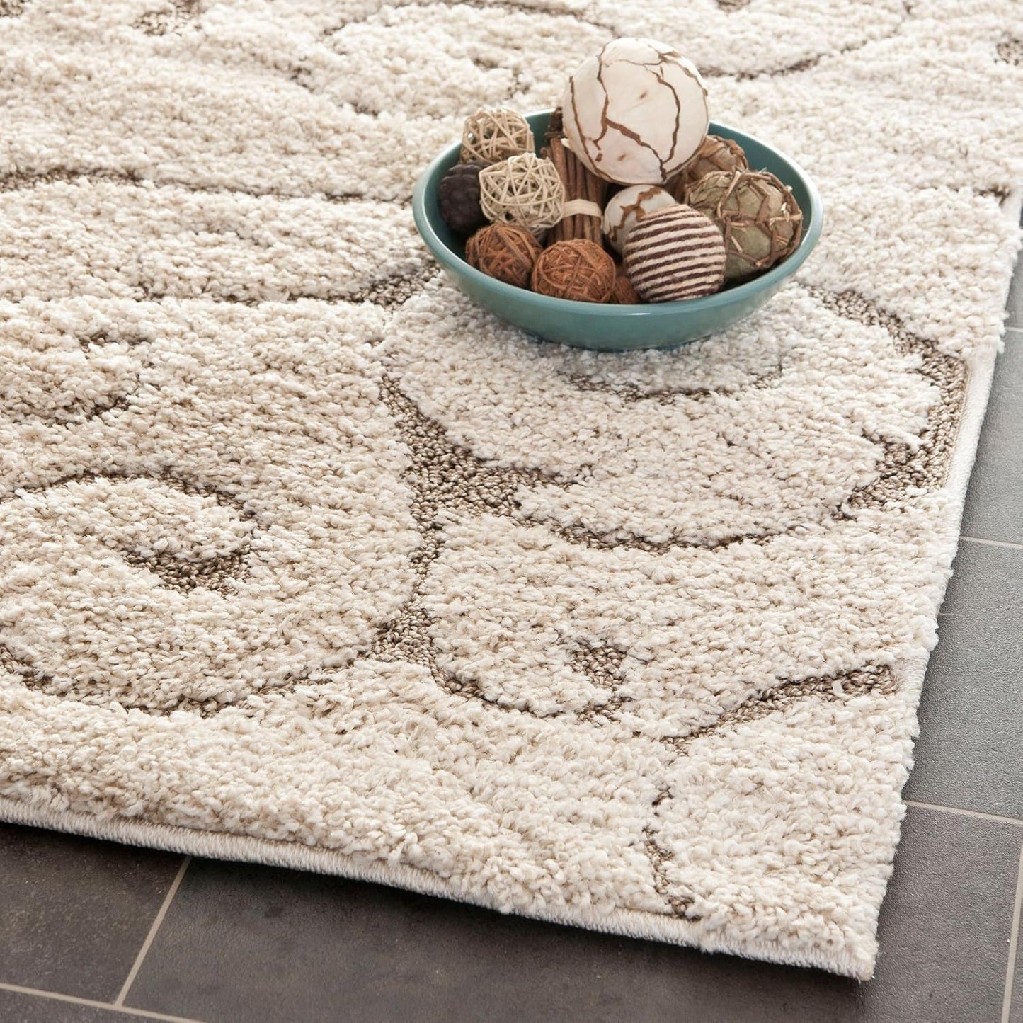 SAFAVIEH Florida Shag Collection Accent Rug - 3'3" x 5'3", Grey, Scroll Design, Non-Shedding & Easy Care, 1.2-inch Thick Ideal for High Traffic Areas in Entryway, Living Room, Bedroom (SG455-8013)