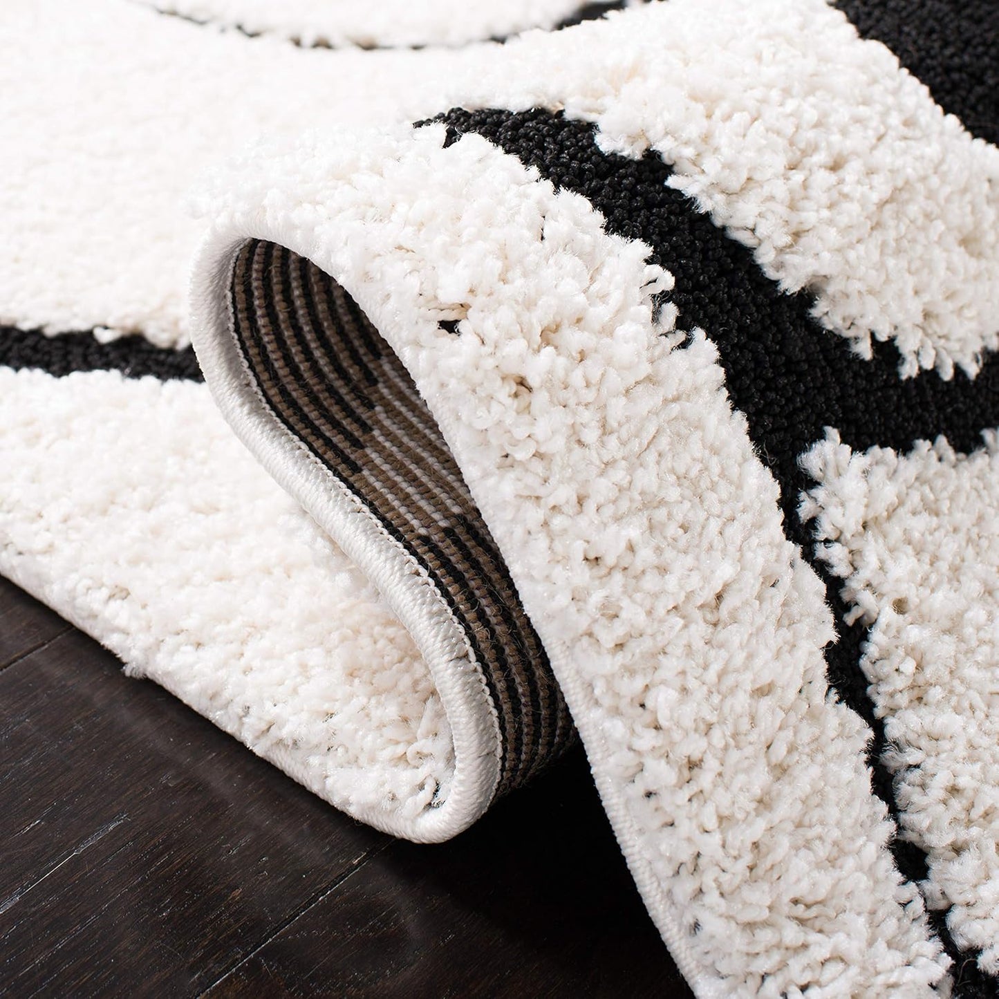 SAFAVIEH Florida Shag Collection Area Rug - 5'3" x 7'6", Ivory & Black, Scroll Design, Non-Shedding & Easy Care, 1.2-inch Thick Ideal for High Traffic Areas in Living Room, Bedroom (SG455-1290)