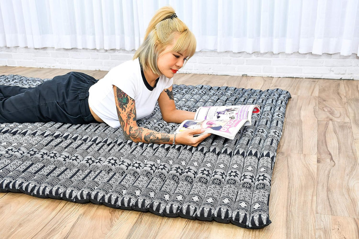 Leewadee - Foldable Floor Mattress - Japanese Roll Up Futon -Trifold Tatami Mat- Guest Floor Bed - Camping Mattress - Thai Massage Mat, Kapok Filled, 75 x 57 inches, Black