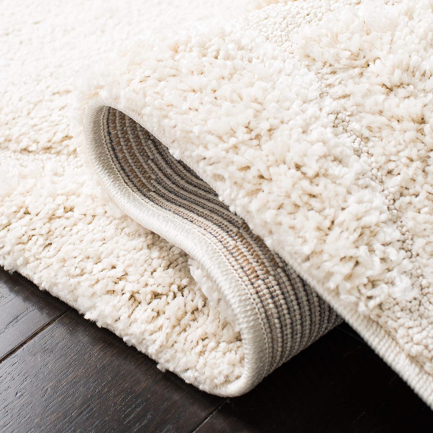 SAFAVIEH Florida Shag Collection Area Rug - 5' Square, Creme & Creme, Scroll Design, Non-Shedding & Easy Care, 1.2-inch Thick Ideal for High Traffic Areas in Living Room, Bedroom (SG455-1111)