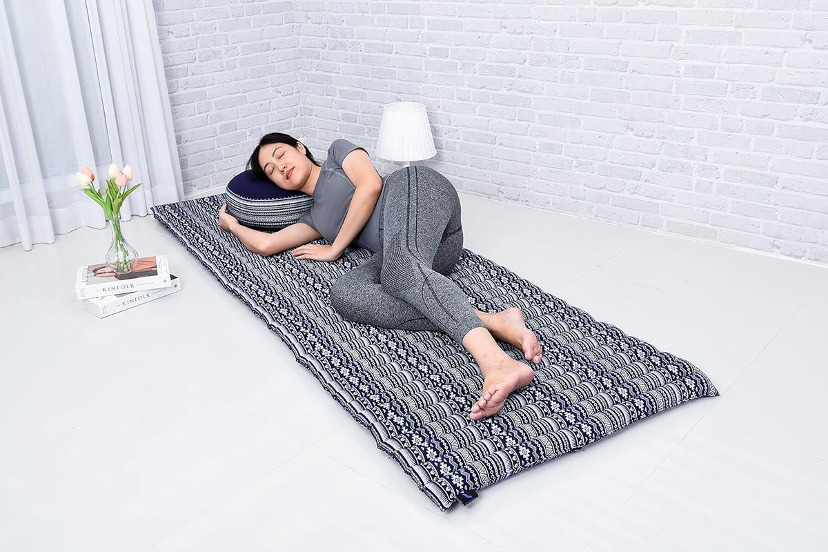 Leewadee - Foldable Floor Mattress - Japanese Roll Up Futon -Trifold Tatami Mat- Guest Floor Bed - Camping Mattress - Thai Massage Mat, Kapok Filled, 75 x 28 inches, Blue White