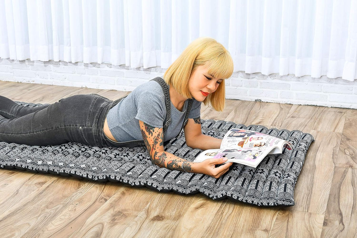 Leewadee - Foldable Floor Mattress - Japanese Roll Up Futon -Trifold Tatami Mat- Guest Floor Bed - Camping Mattress - Thai Massage Mat, Kapok Filled, 75 x 28 inches, Black