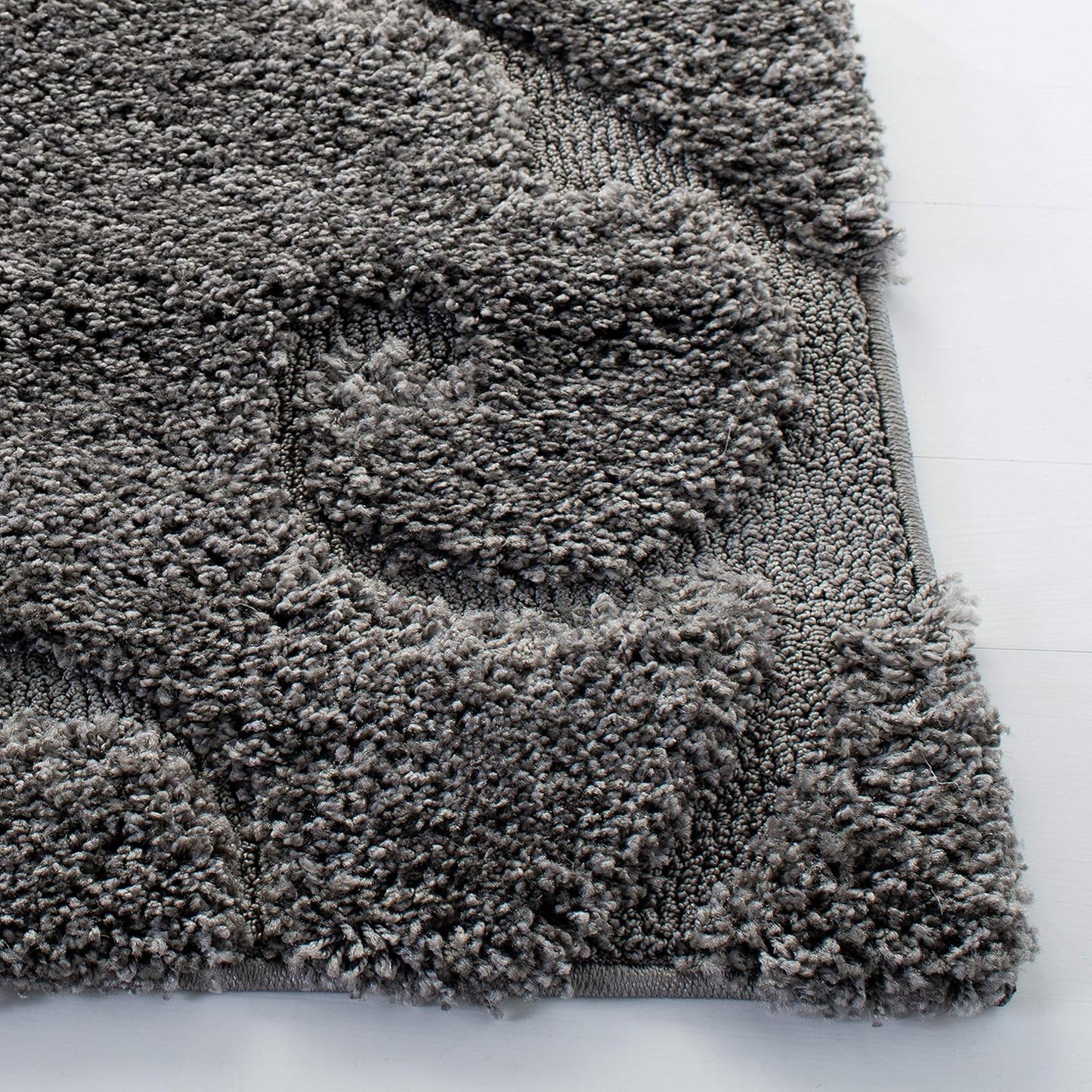 SAFAVIEH Florida Shag Collection Area Rug - 5' Square, Grey, Scroll Design, Non-Shedding & Easy Care, 1.2-inch Thick Ideal for High Traffic Areas in Living Room, Bedroom (SG455-8013)