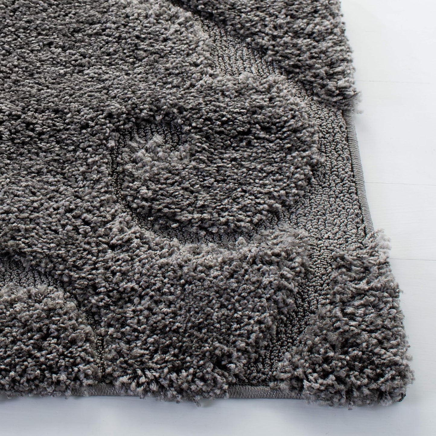 SAFAVIEH Florida Shag Collection Area Rug - 6'7" Square, Grey, Scroll Design, Non-Shedding & Easy Care, 1.2-inch Thick Ideal for High Traffic Areas in Living Room, Bedroom (SG455-8013)