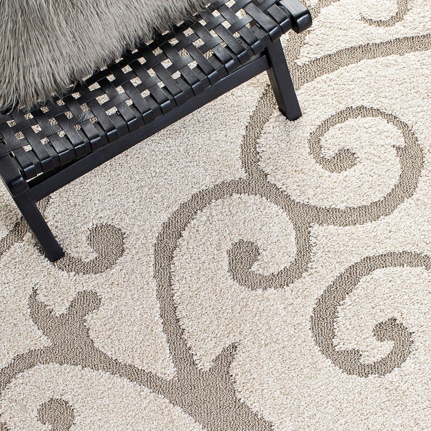 SAFAVIEH Florida Shag Collection Area Rug - 5'3" x 7'6", Ivory & Beige, Scroll Design, Non-Shedding & Easy Care, 1.2-inch Thick Ideal for High Traffic Areas in Living Room, Bedroom (SG455-13LT)